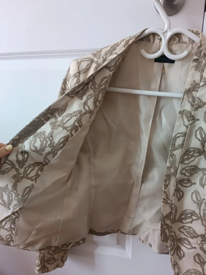 Elegant Floral Brocade Beige Blazer Jacket - photo 4