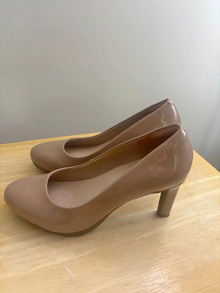 Beige Clarks Heels size 6.5