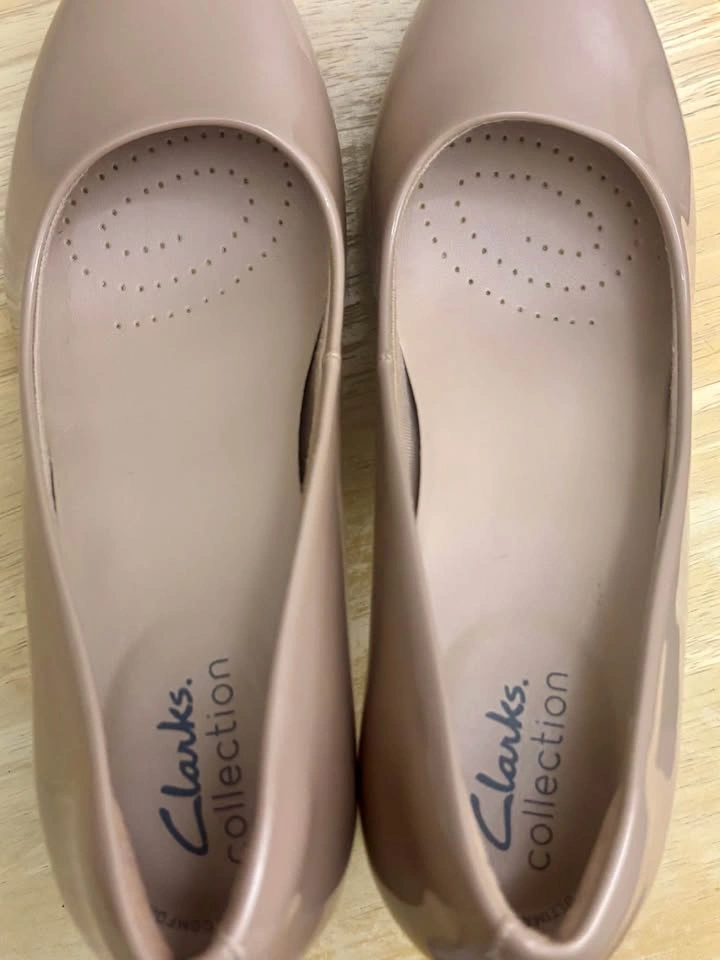 Beige Clarks Heels size 6.5 - photo 4