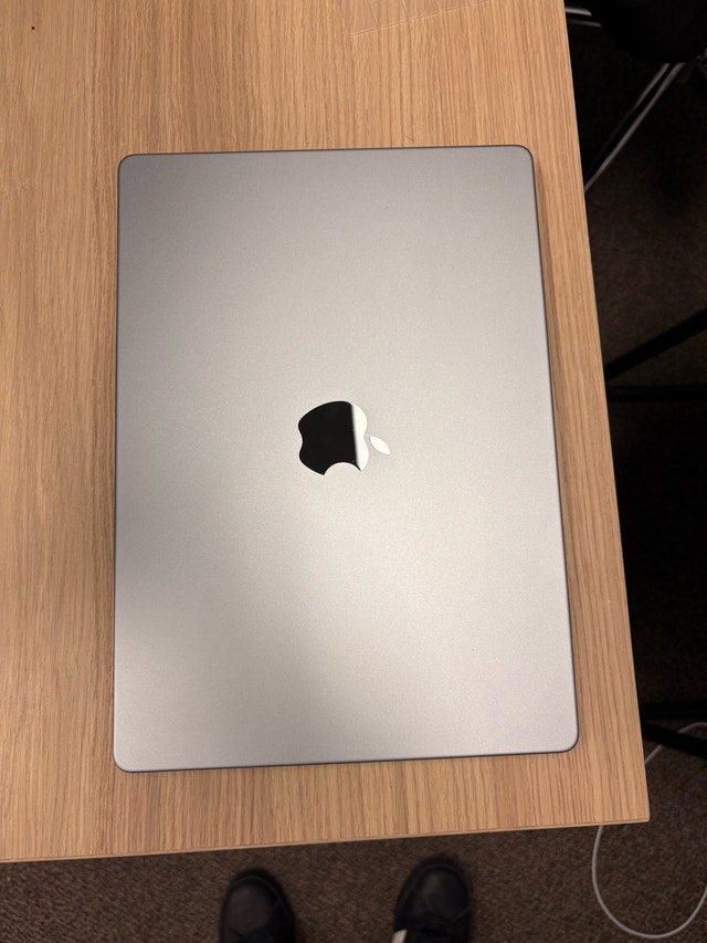Apple MacBook Pro 14-inch - photo 2