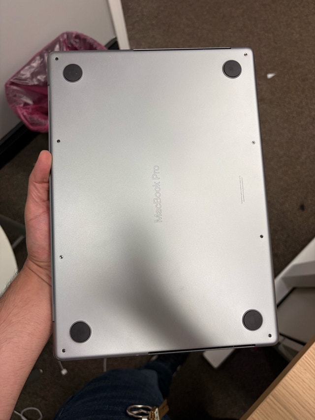 Apple MacBook Pro 14-inch - photo 3