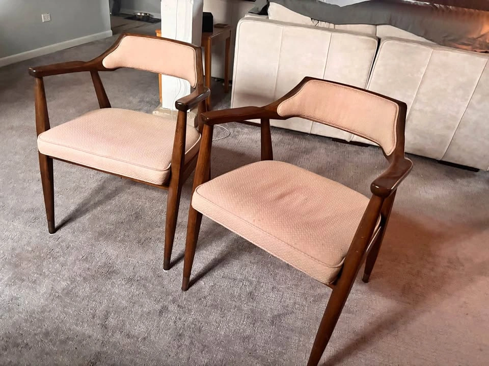 Pair of Vintage 1950s Mid-Century Modern Walnut Armchairs