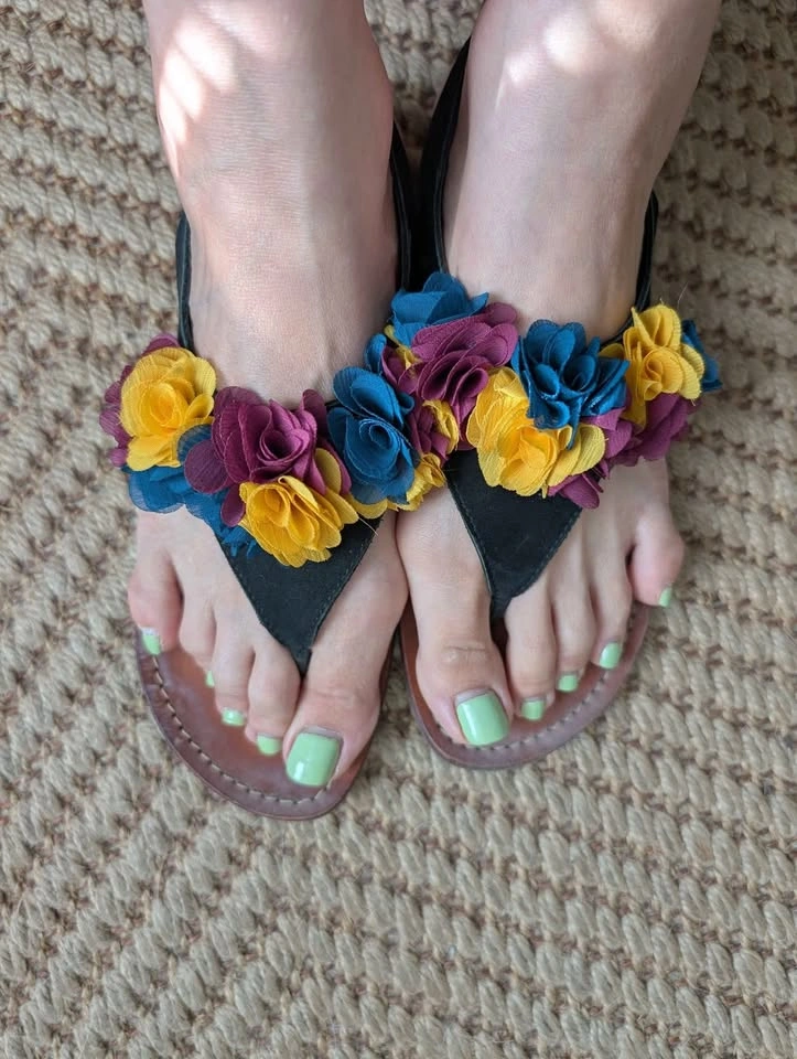 Mellow Yellow Leather Sandals with floral appliqué - US7.5 - photo 3