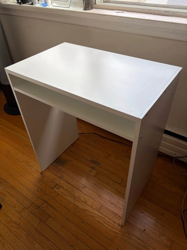 IKEA Compact Computer Desk – White – Great Condition - photo 2