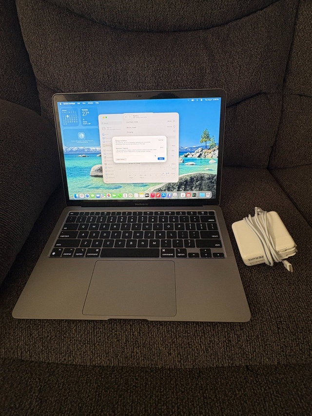 MacBook Air M1 256GB SSD 84% Battery Health with Charger
