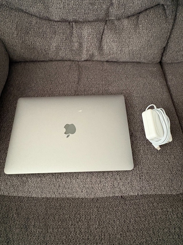 MacBook Air M1 256GB SSD 84% Battery Health with Charger - photo 3