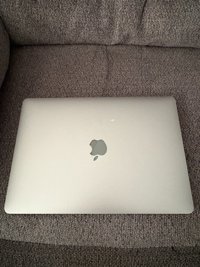 MacBook Air M1 256GB SSD 84% Battery Health with Charger - photo 4