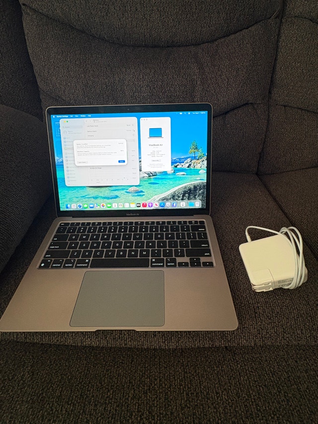 MacBook Air M1 8GB RAM 512GB SSD 98% Battery