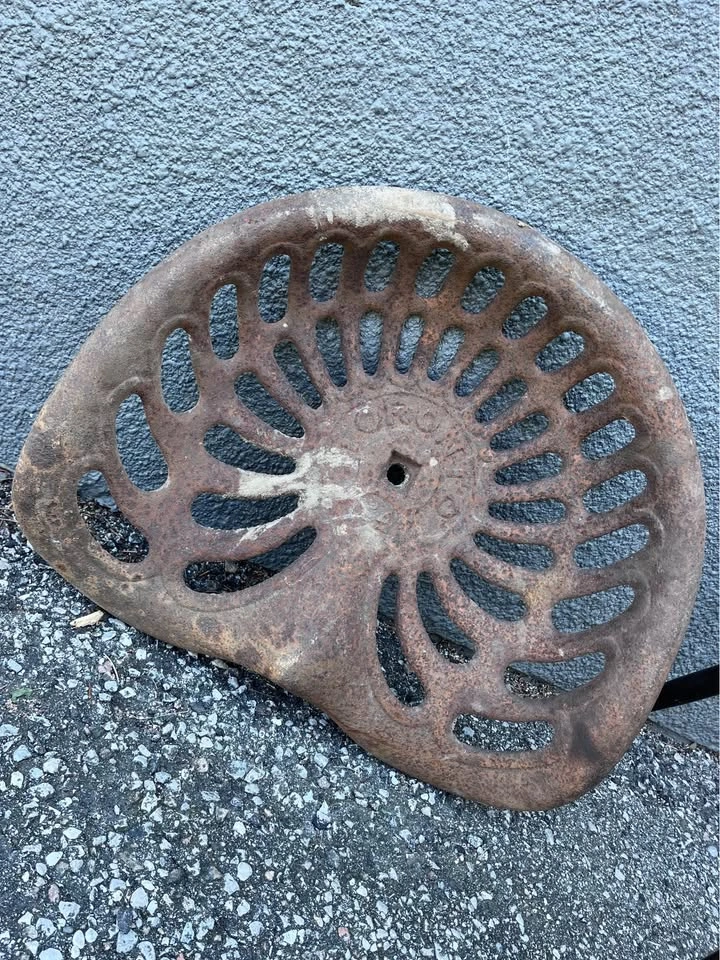 VINTAGE TRACTOR SEAT STOOL - photo 2
