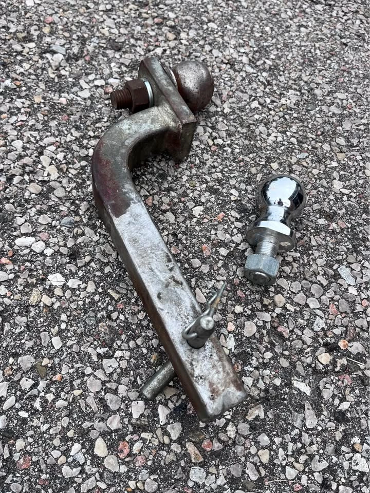 TRUCK/CAR HITCH AND BALL - photo 2