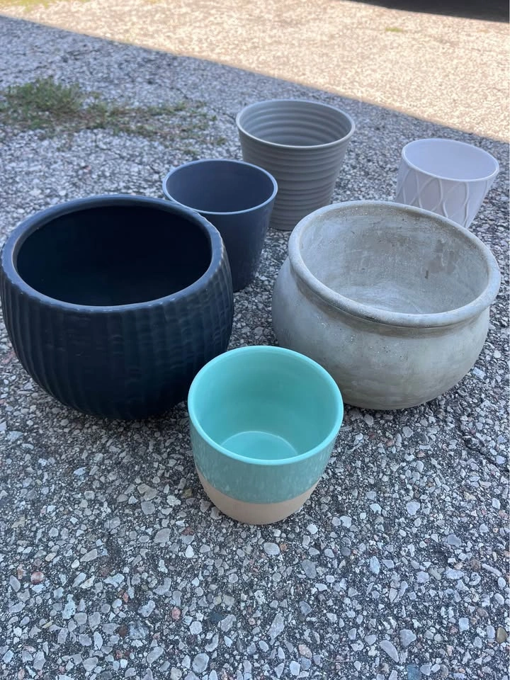 ASSORTED PLANT POTS - photo 3