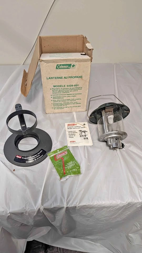 Coleman propane lantern 5428-601 with handle and mantles