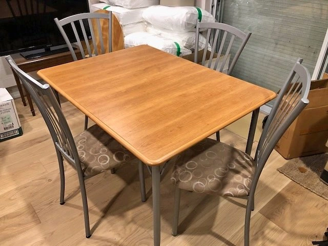 AMISCO Solid Wood Table set with 4 chairs and insert