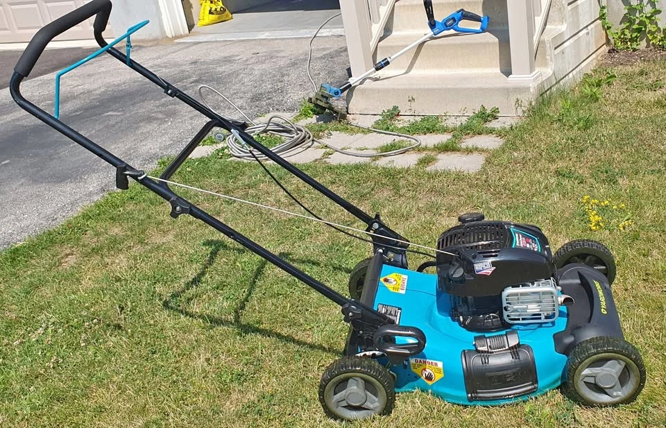 Yardworks 163cc Briggs & Stratton Gas Lawn Mower – 3-in-1