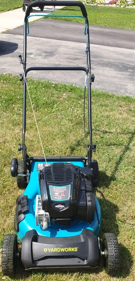 Yardworks 163cc Briggs & Stratton Gas Lawn Mower – 3-in-1 - photo 2