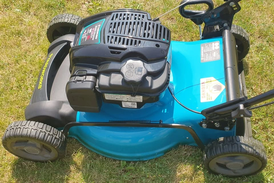 Yardworks 163cc Briggs & Stratton Gas Lawn Mower – 3-in-1 - photo 4