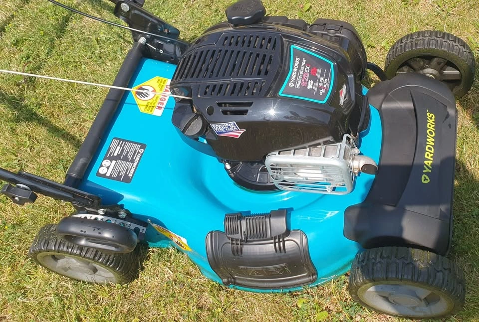Yardworks 163cc Briggs & Stratton Gas Lawn Mower – 3-in-1 - photo 5