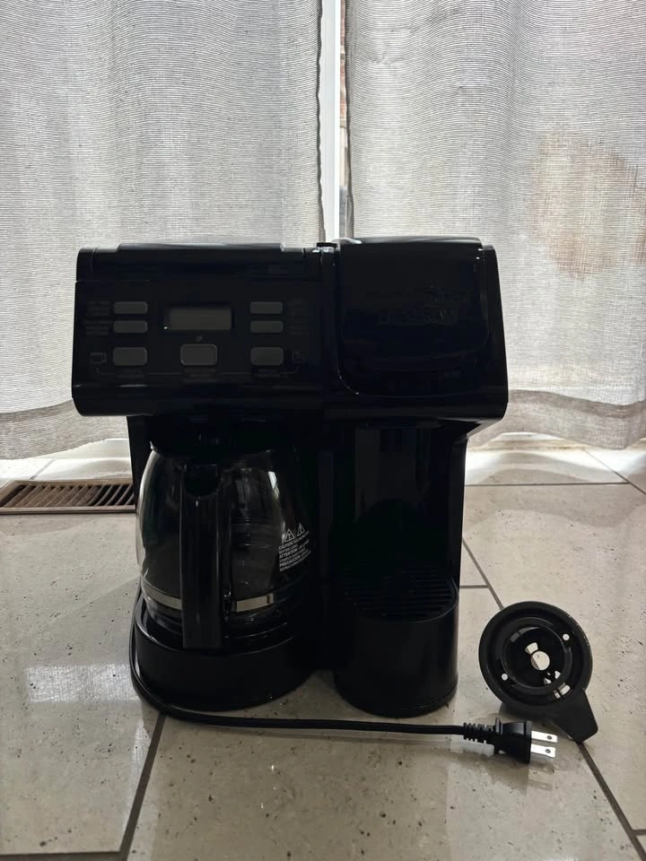 Hamilton Beach FlexBrew Trio 3-Way Coffee Maker - Used Once - photo 4