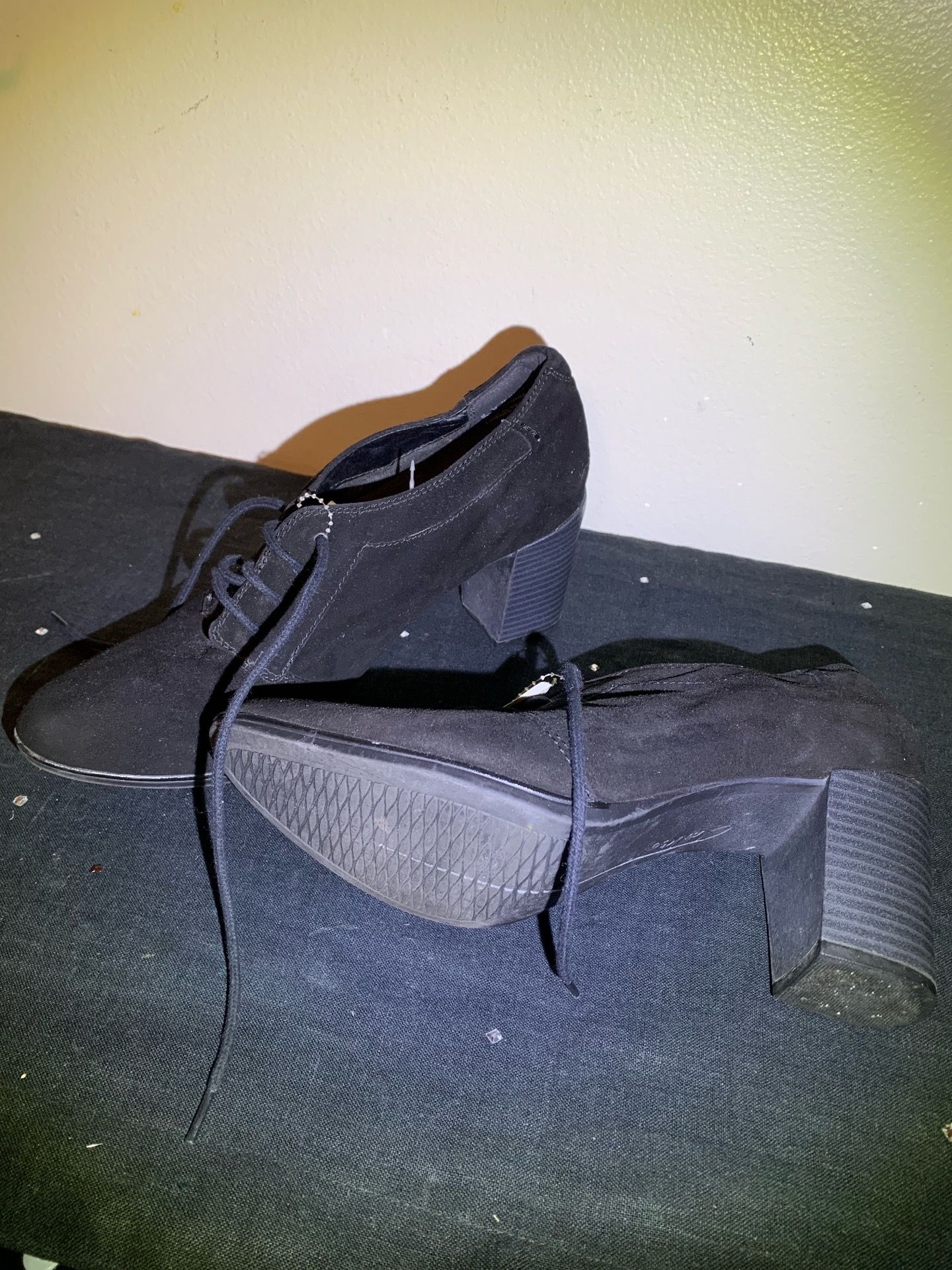Clarks Black Suede Heeled Oxfords Size 9.5 - photo 3