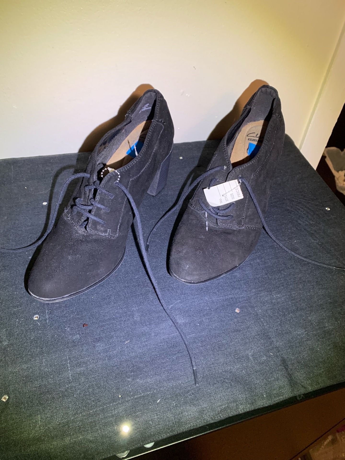 Clarks Black Suede Heeled Oxfords Size 9.5 - photo 4