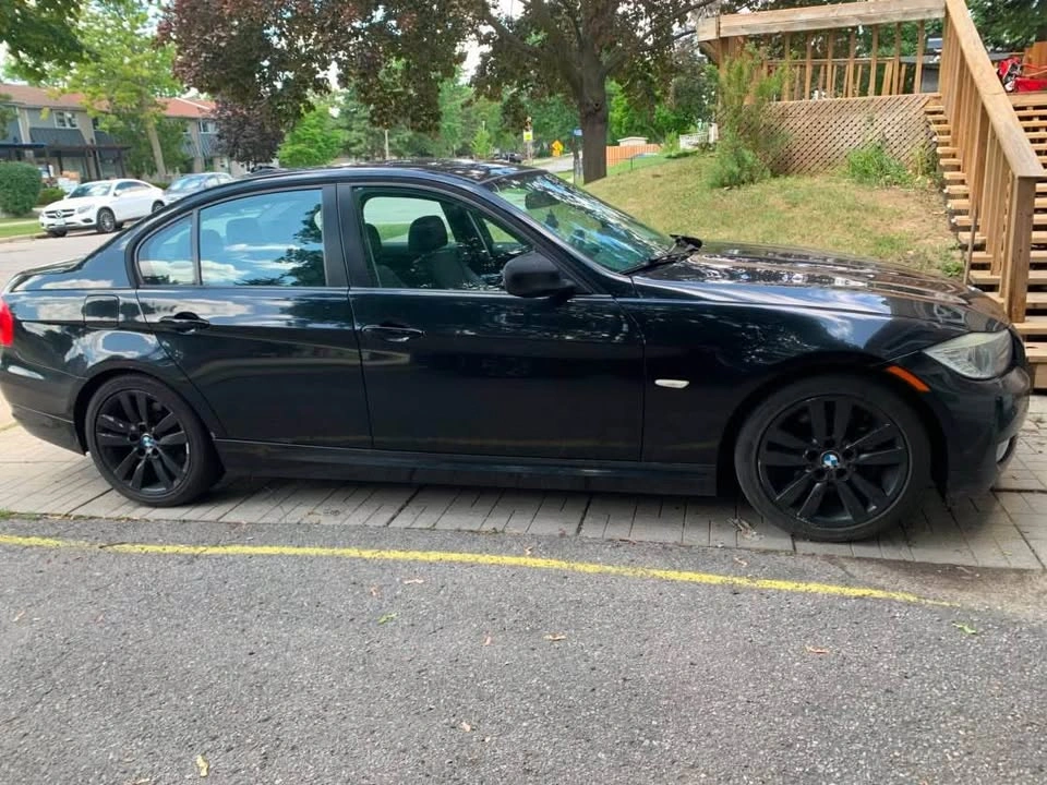 2011 BMW 3 Series - photo 2