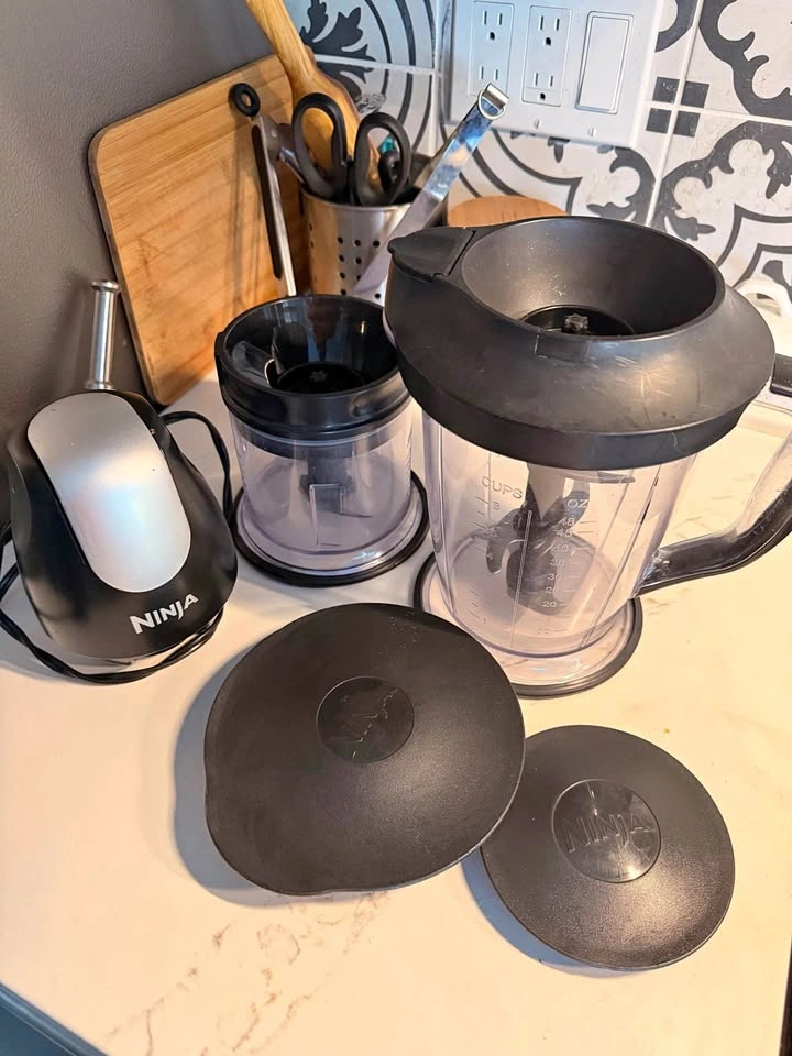 Ninja blender with two Jars