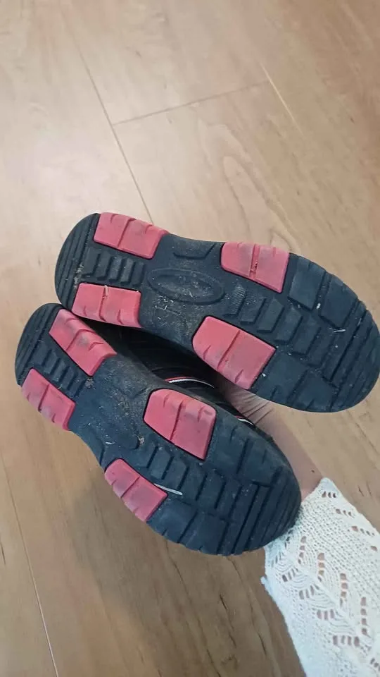 Joe Fresh Runners Kids size 4 image indicator(2)