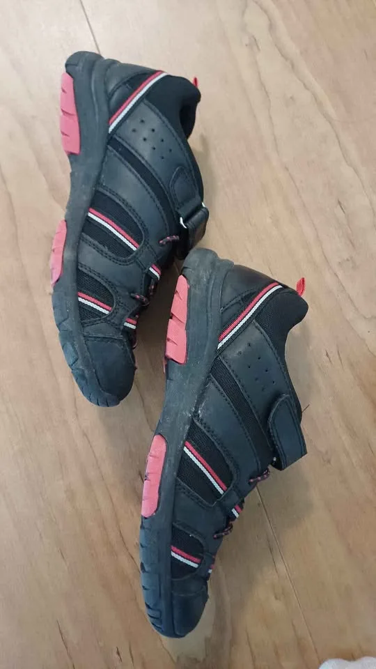 Joe Fresh Runners Kids size 4 image indicator(3)