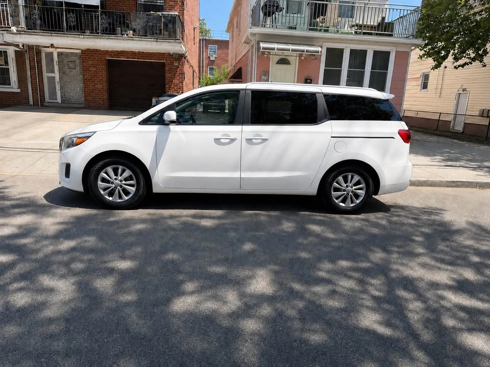 2016 Kia Sedona · Minivan 4D - photo 2