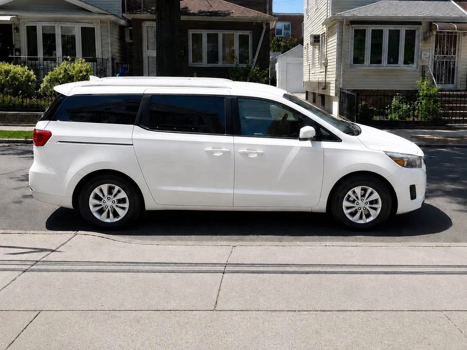 2016 Kia Sedona · Minivan 4D - photo 3