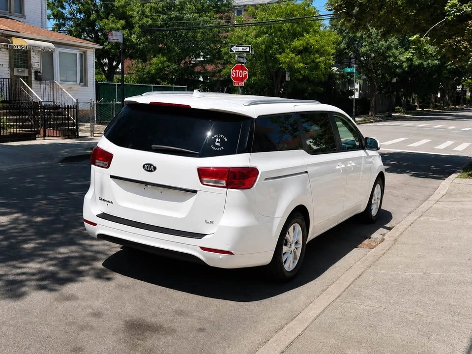 2016 Kia Sedona · Minivan 4D - photo 4