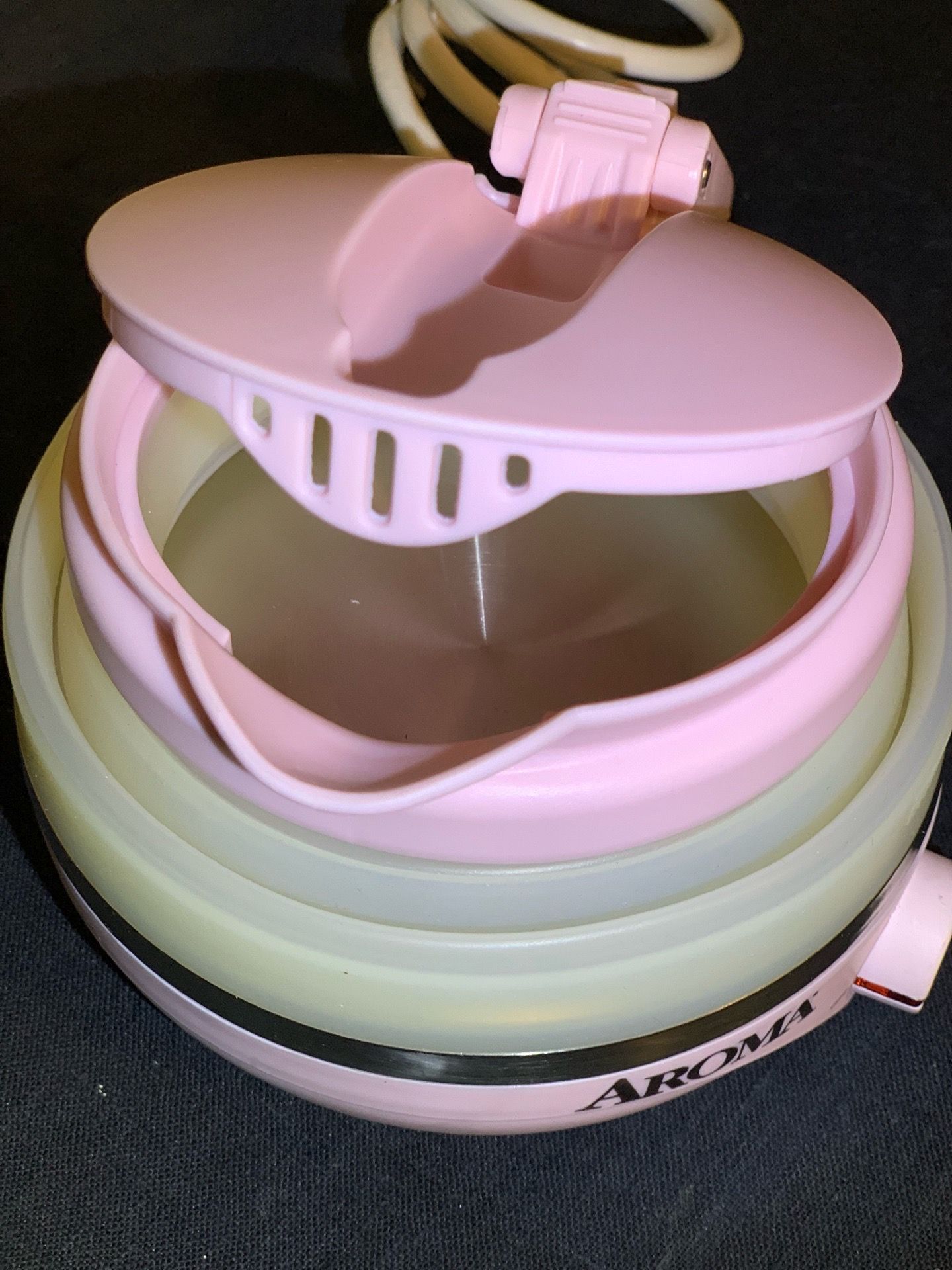 Aroma Pink Collapsible Travel Electric Kettle - photo 3