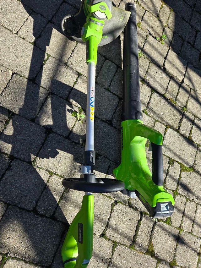 Greenworks String Trimmer and Blower 24v