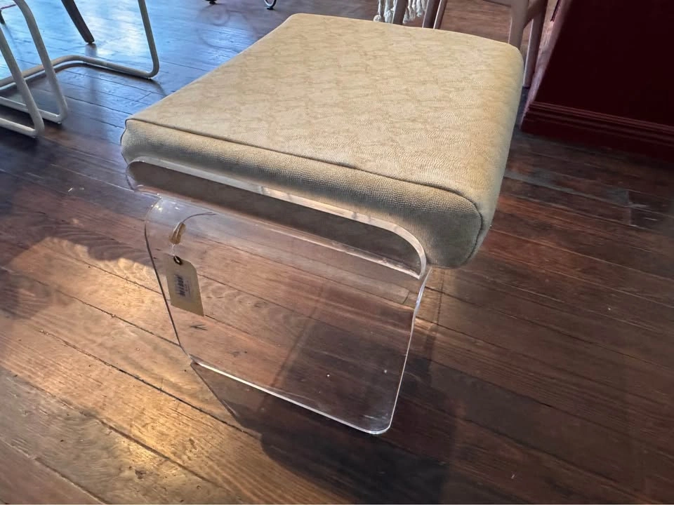 Lucite Makeup chair - photo 3