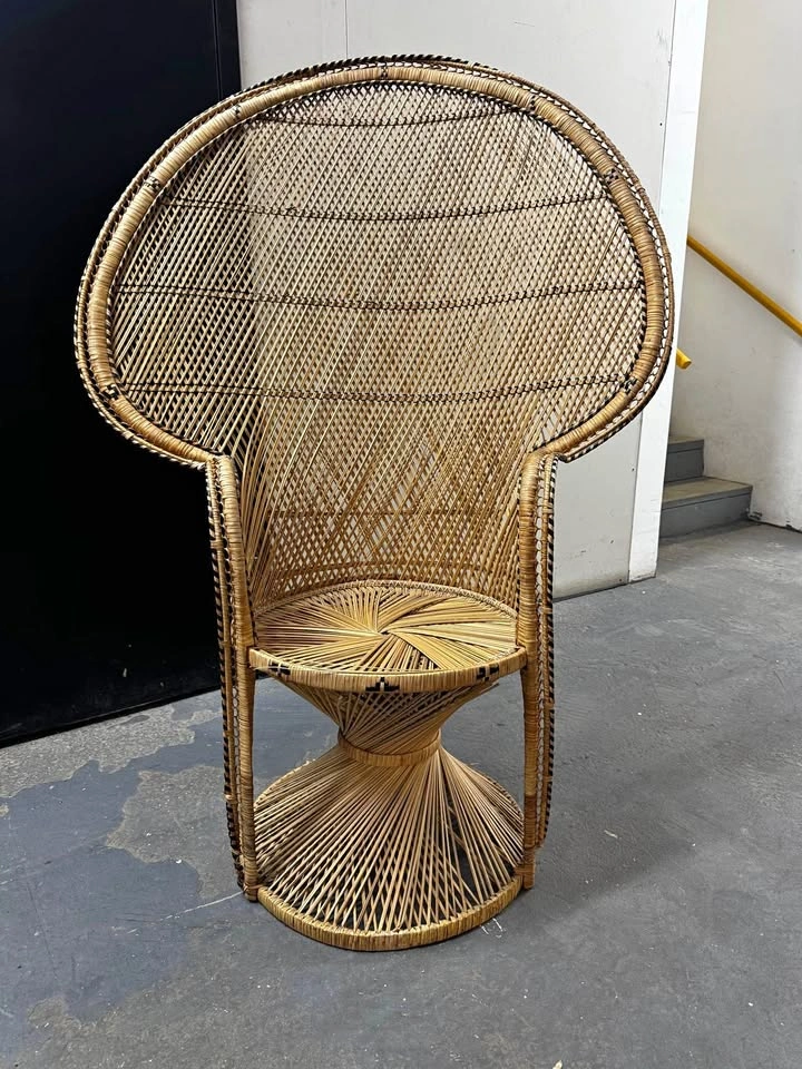 Vintage Peacock Style Wicker Throne Chair with Shelf