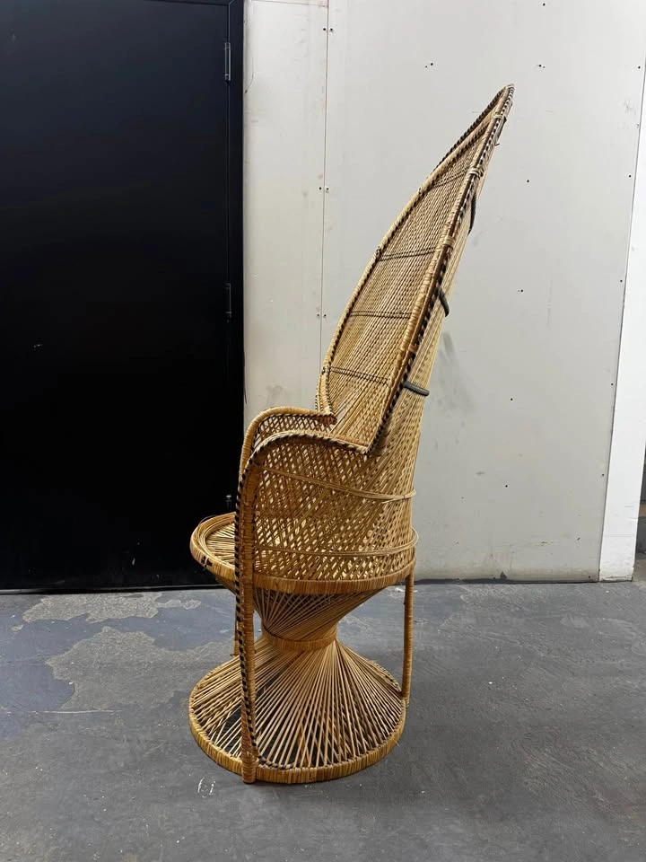 Vintage Peacock Style Wicker Throne Chair with Shelf - photo 5