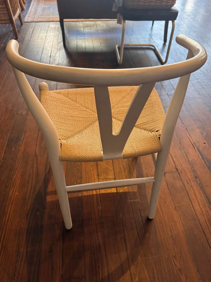 White Wishbone Chair - photo 2