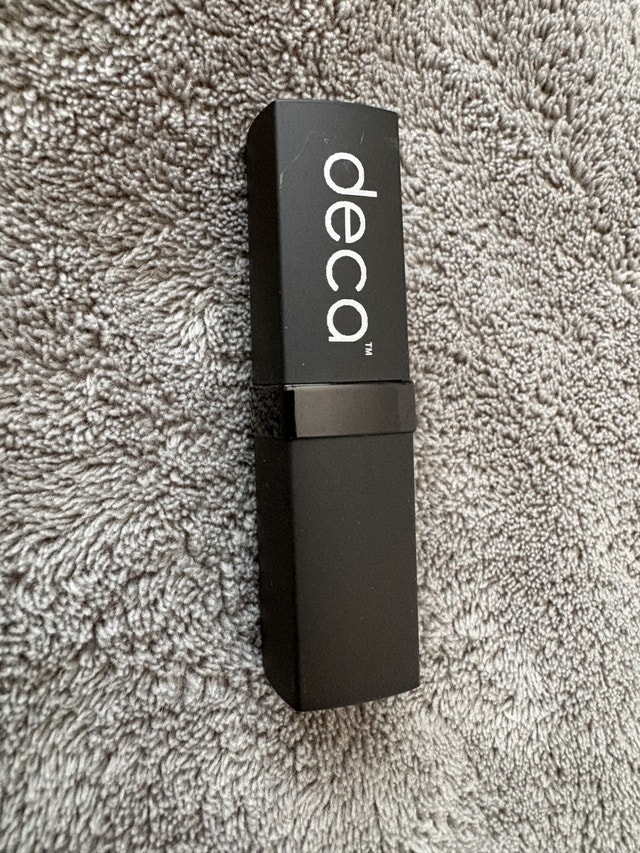 DECA Lipstick Brand New - photo 2