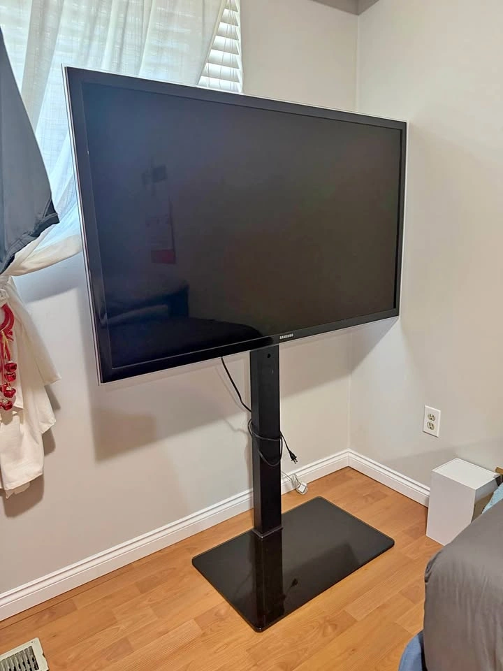 Samsung 55” LED TV + TV Floor Stand – Great Condition