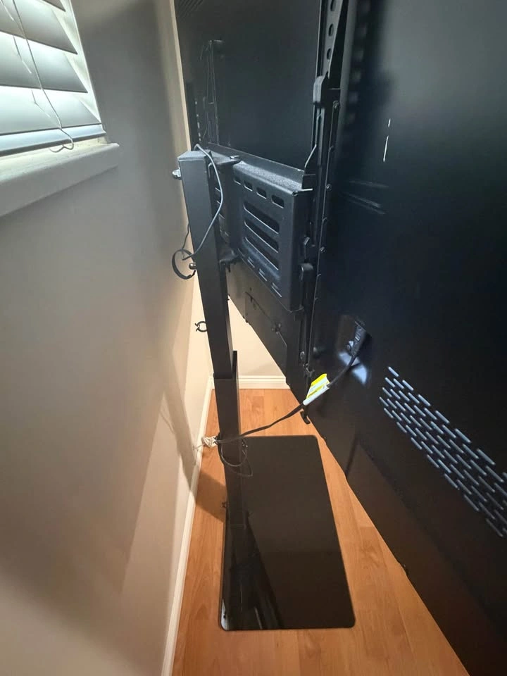 Samsung 55” LED TV + TV Floor Stand – Great Condition - photo 2