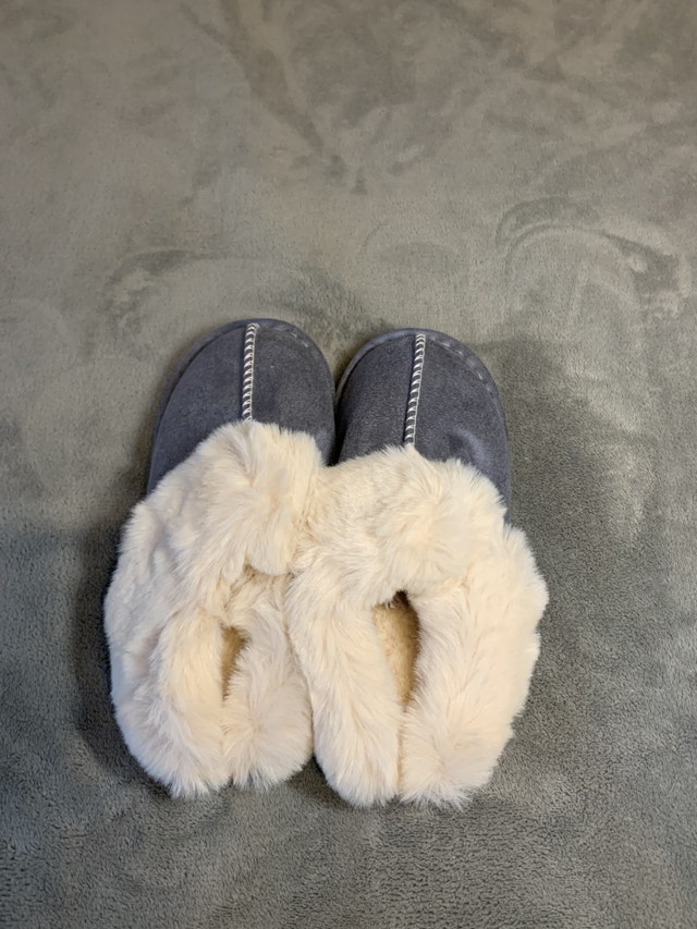 Womens / Mens Furry Slippers brand new - photo 2