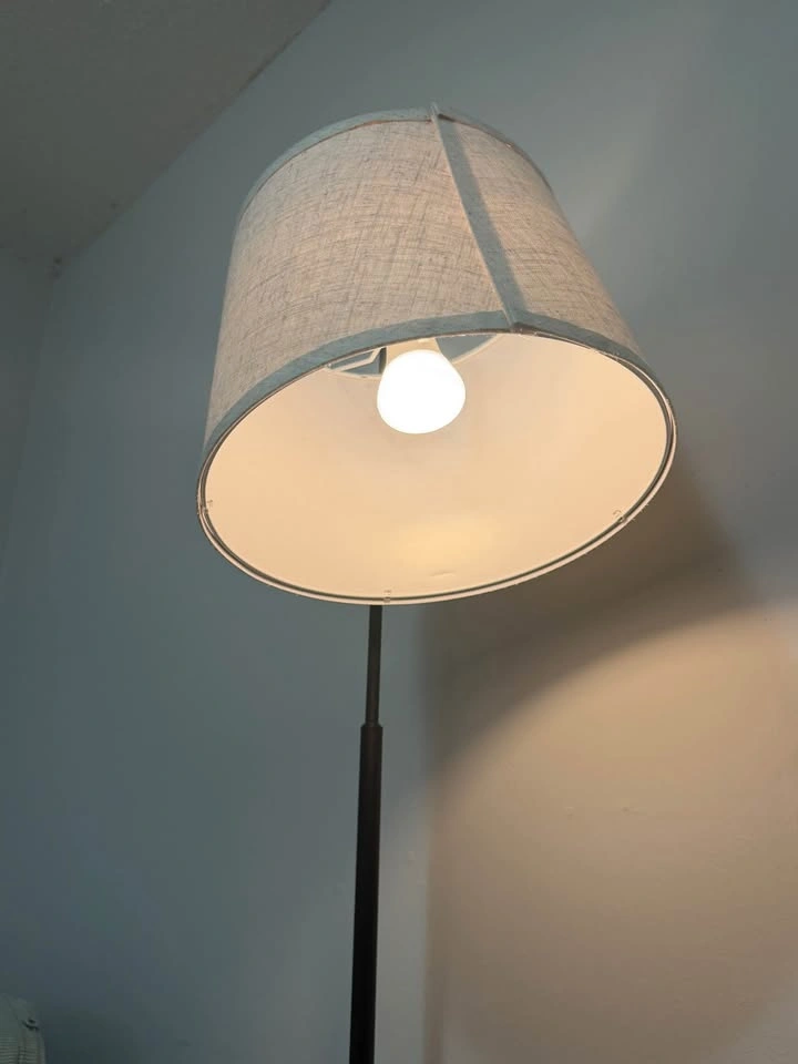 Modern Floor Lamp with Built-in Side Table & Storage Shelf - photo 3
