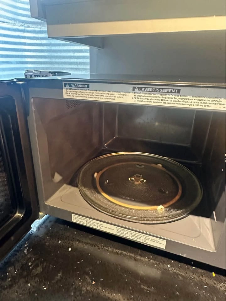 Panasonic Microwave - photo 2