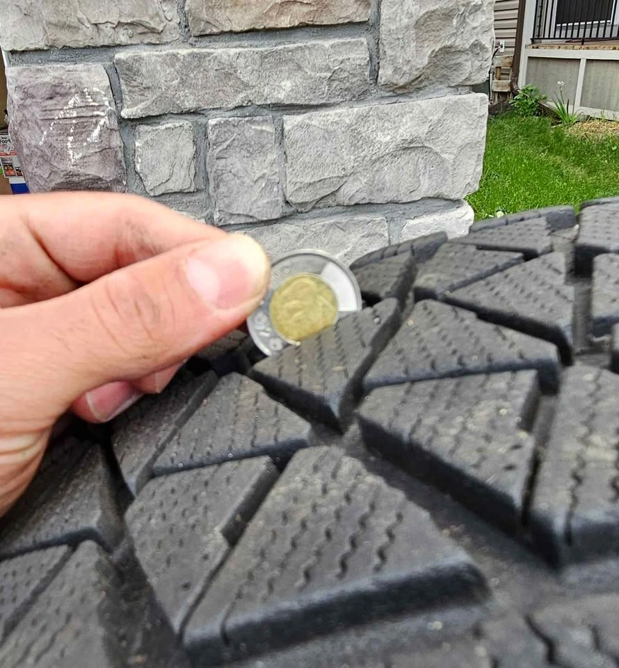 Bridgestone Blizzak DM-V2 Winter Tires – 265/60R18 110Q - photo 3