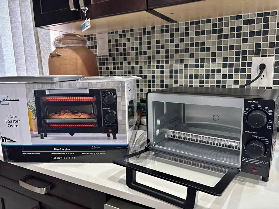 Mainstays Toaster Oven - Brand New in Box