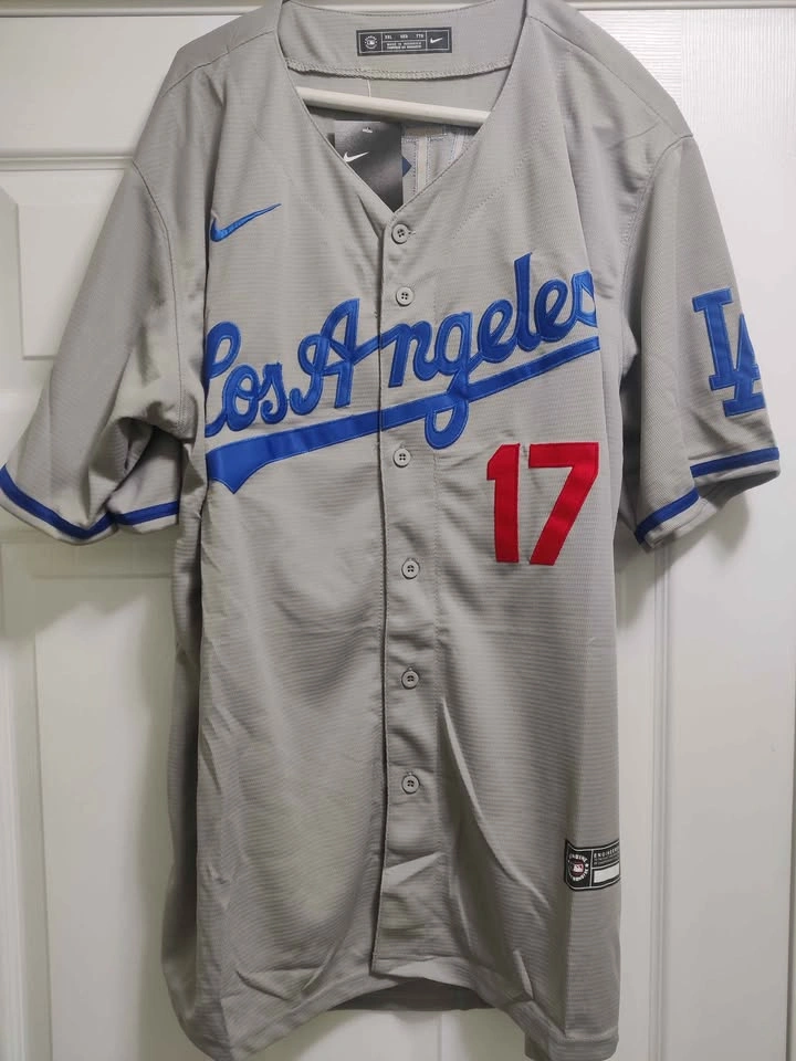 Dodgers Ohtani / Yamamoto jerseys - photo 4