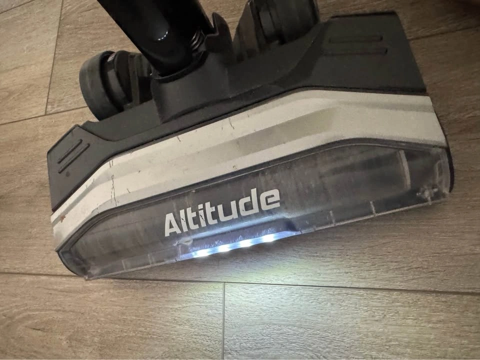 Eureka cordless vacuum with spare battery - photo 5