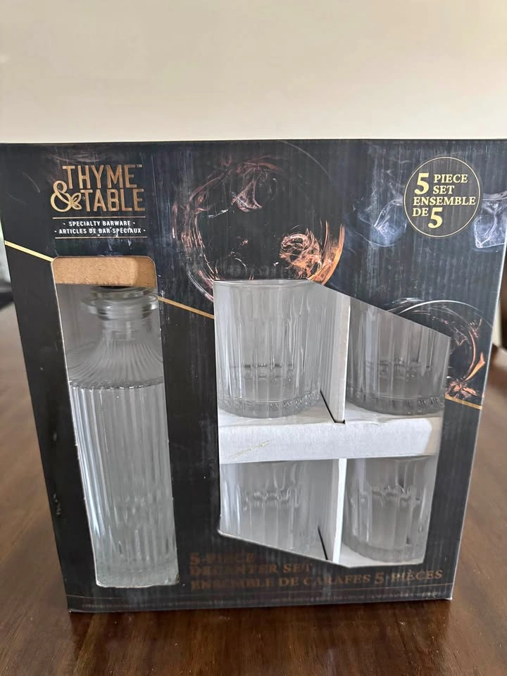 5 piece whiskey glass and container bottle set