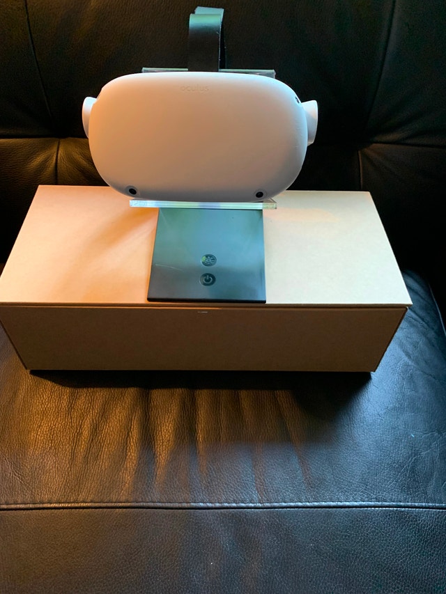 MINT Oculus Quest 2 128 in box & accessories - photo 3