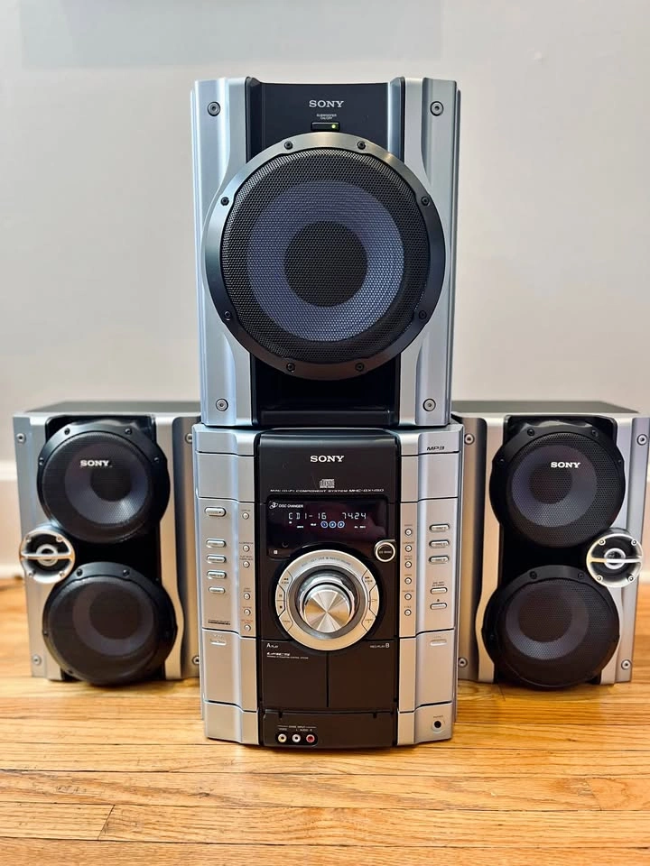 Sony Mini Hi-Fi Stereo System - 3-CD / Dual Cassette / AM/FM